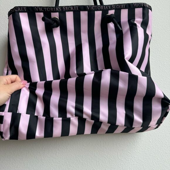 Victoria’s Secret Reversible Pink Black Stripe Floral Large Weekender Carry Tote - Picture 10 of 11